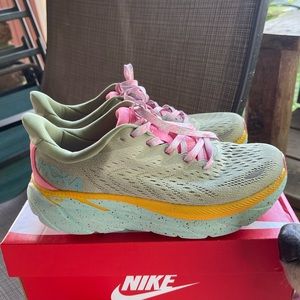 Hokas size 7.5 ❗️❗️❗️ never worn